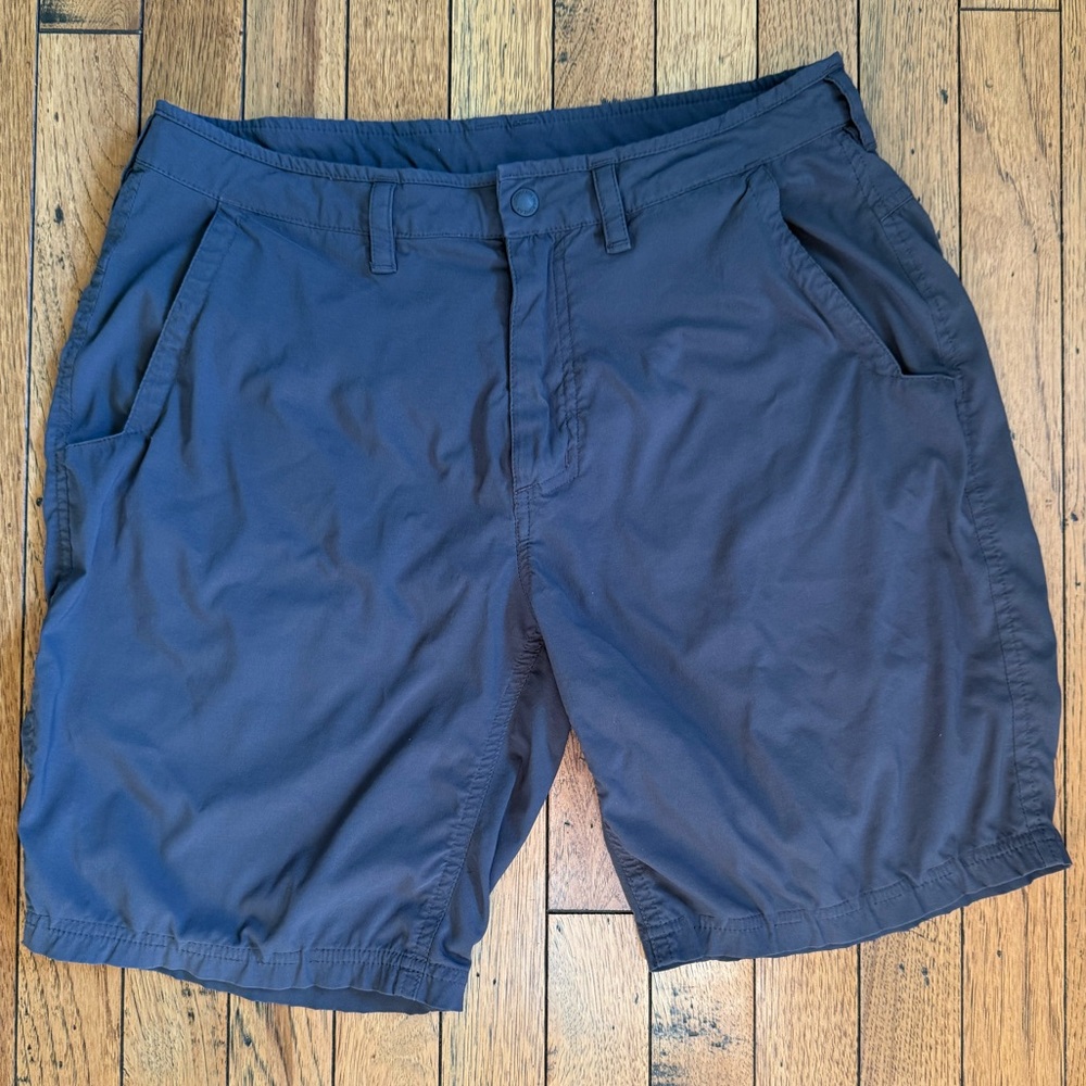 Mountain Hardware Men’s Shorts Size 32